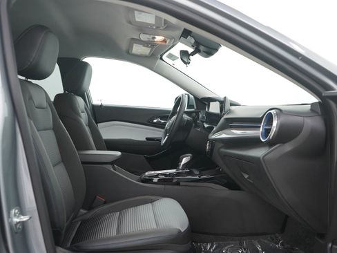 Used 2025 Chevrolet Trax LT w/ Driver Confidence Package image 11