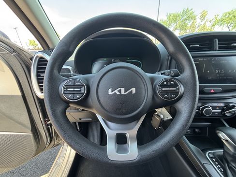 Certified 2025 Kia Soul LX w/ LX Technology Package FWD image 24