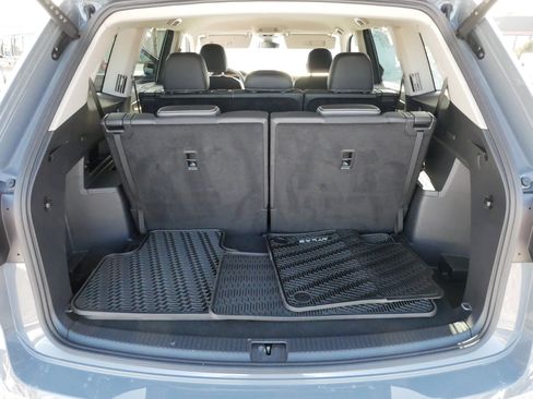 Certified 2025 Volkswagen Atlas SE w/ Black Wheel Package image 18