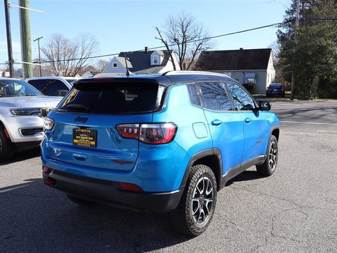 Used 2025 Jeep Compass Trailhawk image 5