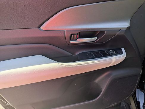 Used 2024 Toyota Grand Highlander XLE FWD image 13