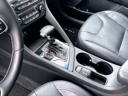 Used 2018 Kia Niro EX w/ EX Premium Package image 18