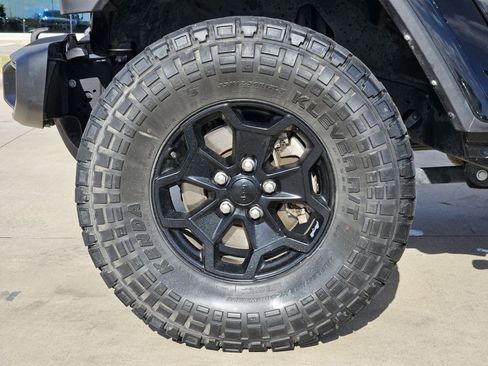 Used 2022 Jeep Gladiator Sport image 12