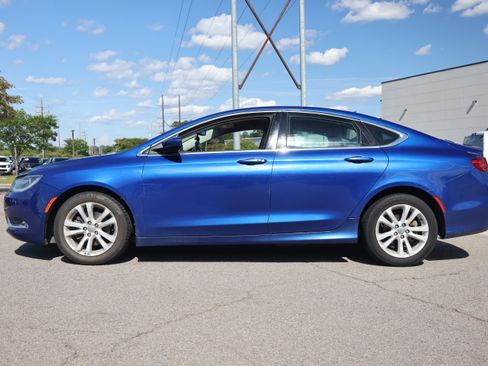 Used 2016 Chrysler 200 Limited FWD image 2