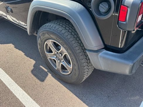 Used 2018 Jeep Wrangler Unlimited Sport S AWD/4WD image 19
