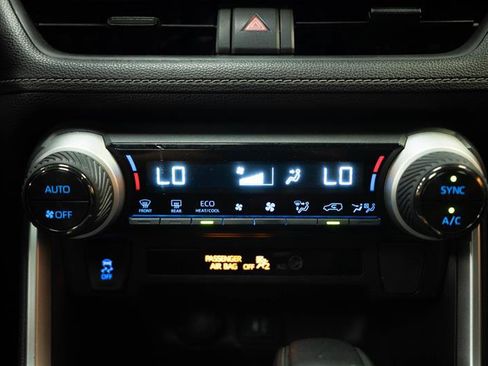 Used 2019 Toyota RAV4 XLE w/ Carpet Mat Package FWD image 19