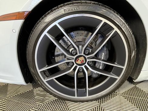 Used 2025 Porsche 911 Carrera RWD image 12