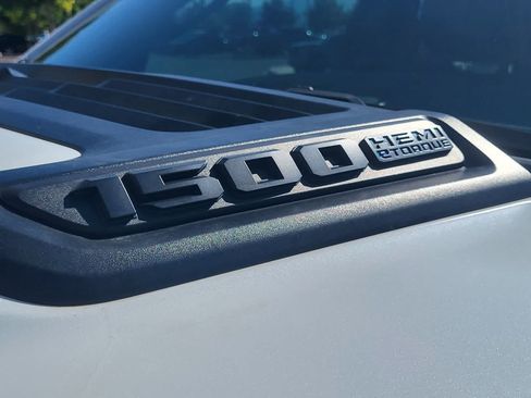 Used 2024 RAM 1500 Laramie AWD/4WD image 12