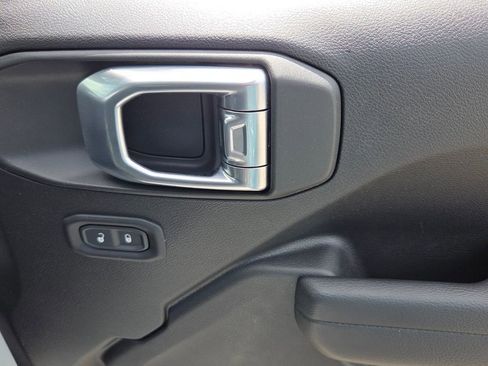 Used 2022 Jeep Wrangler Sport AWD/4WD image 14