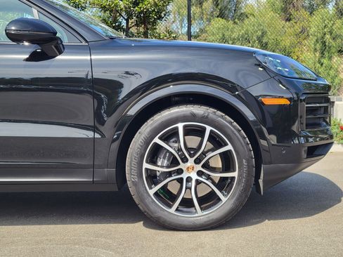 Used 2025 Porsche Cayenne Coupe image 11