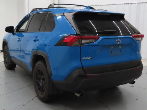 Used 2019 Toyota RAV4 XLE w/ Convenience Package FWD image 5