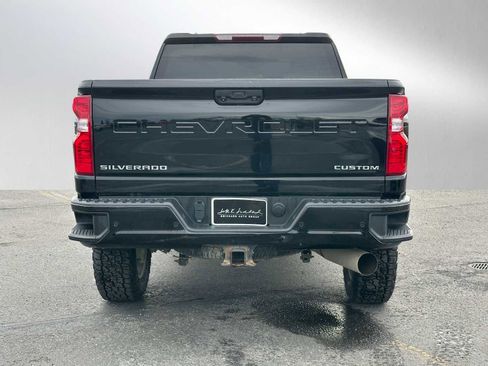 Used 2024 Chevrolet Silverado 2500 Custom w/ Custom Value Package image 4