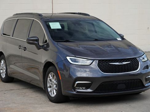 Used 2022 Chrysler Pacifica Touring-L FWD image 50
