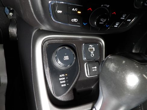 Used 2020 Jeep Compass Latitude image 14