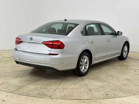 Used 2016 Volkswagen Passat 1.8T R-Line image 9