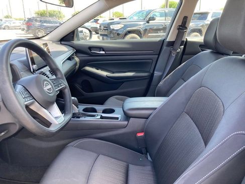 Used 2025 Nissan Altima 2.5 SV FWD image 7