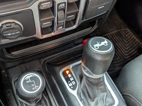 Used 2019 Jeep Wrangler Unlimited Sport S AWD/4WD image 9