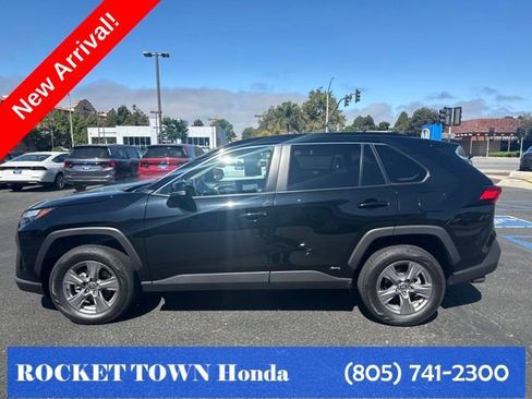 Used 2025 Toyota RAV4 XLE AWD/4WD image 7