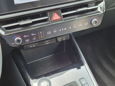 Certified 2024 Kia Niro EX FWD image 22