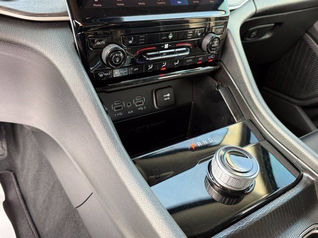 Used 2023 Jeep Grand Cherokee Limited w/ Black Appearance Package RWD image 23