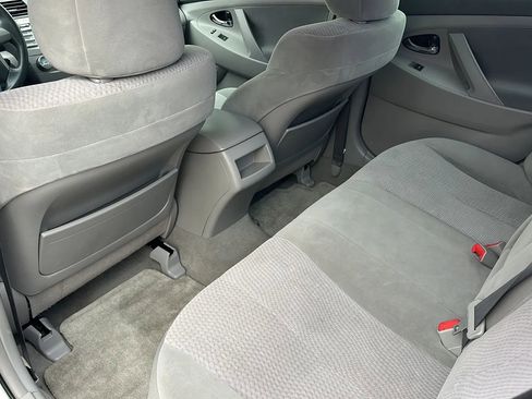 Used 2010 Toyota Camry SE image 10