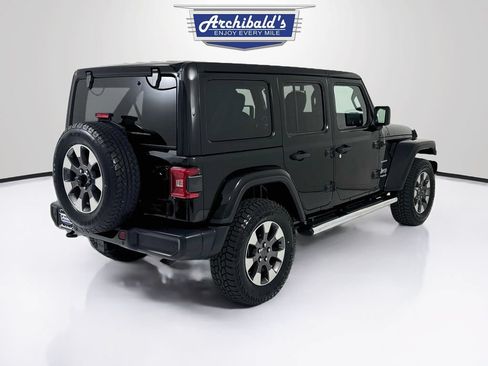 Used 2018 Jeep Wrangler Unlimited Sahara AWD/4WD image 8