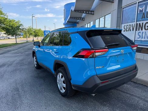 Used 2020 Toyota RAV4 LE FWD image 11