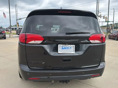 Used 2018 Chrysler Pacifica Limited w/ Advanced Safetytec Group FWD image 15