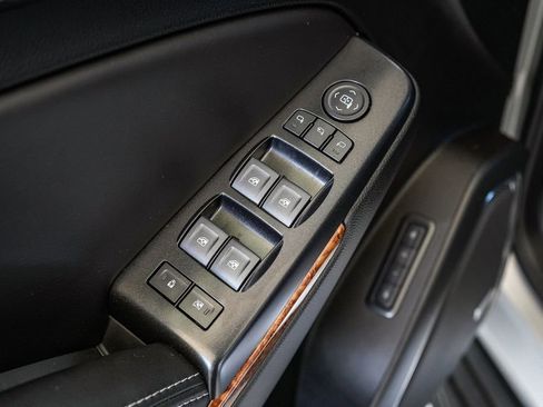 Used 2018 Chevrolet Tahoe Premier AWD/4WD image 21