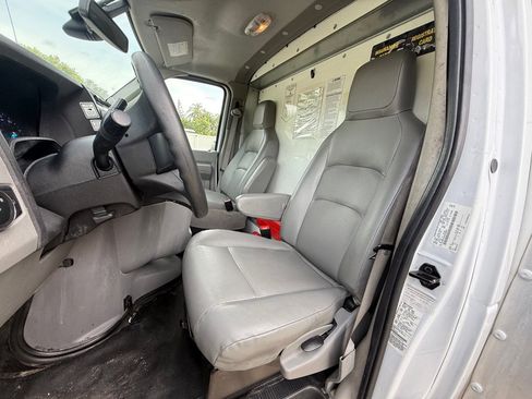 Used 2022 Ford E-350 and Econoline 350 Super Duty image 13