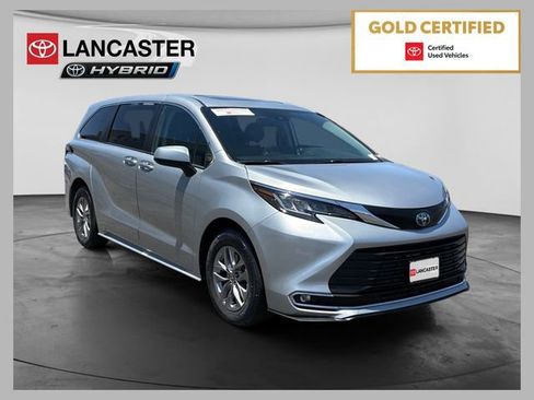 Certified 2022 Toyota Sienna XLE FWD image 1