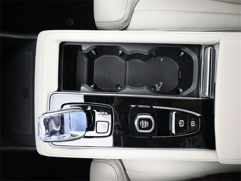 New 2026 Volvo XC90 B6 Ultra w/ Protection Package image 11