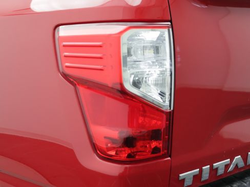 Used 2022 Nissan Titan SV RWD image 6