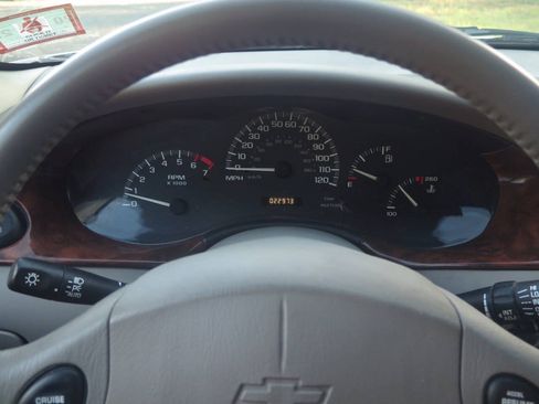 Used 2001 Chevrolet Malibu LS w/ Preferred Equipment Group 1 FWD image 9