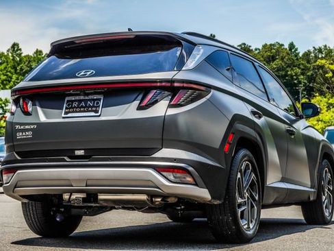 Certified 2025 Hyundai Tucson Limited FWD image 13