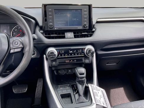 Used 2021 Toyota RAV4 XLE w/ Convenience Package FWD image 7