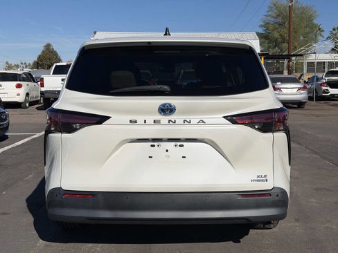 Used 2021 Toyota Sienna XLE image 8
