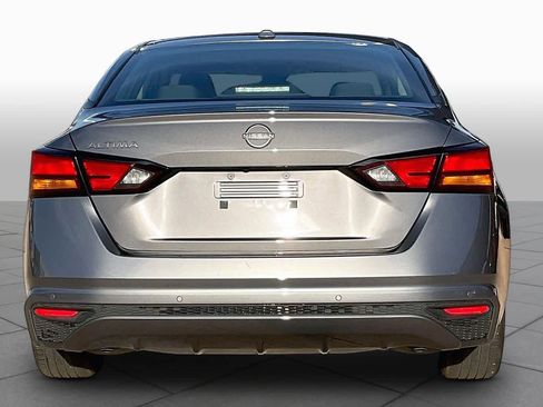 Used 2025 Nissan Altima 2.5 SV FWD image 4