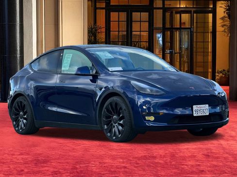 Used 2022 Tesla Model Y Performance image 8