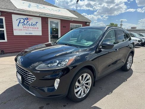 Used 2022 Ford Escape Titanium w/ Titanium Elite Package AWD/4WD image 2