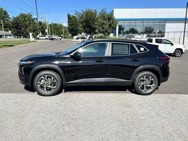 New 2026 Chevrolet Trax LT w/ Driver Confidence Package FWD image 2