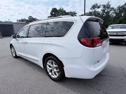Used 2020 Chrysler Pacifica Touring-L FWD image 7