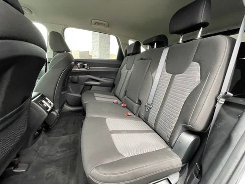 Used 2021 Kia Sorento LX AWD/4WD image 23