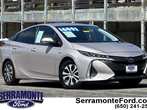Used 2020 Toyota Prius Prime XLE FWD image 1