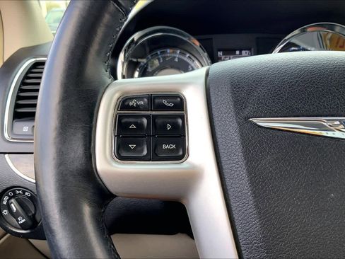 Used 2014 Chrysler Town & Country Touring w/ Trailer Tow Group image 22
