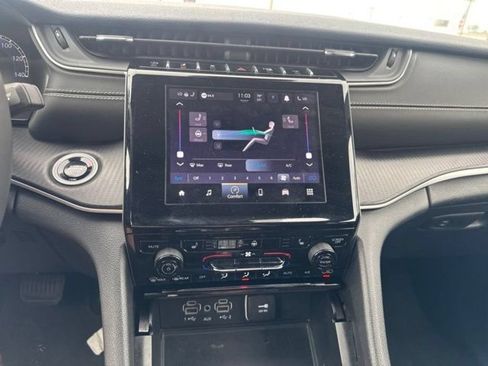 Used 2024 Jeep Grand Cherokee Altitude AWD/4WD image 27
