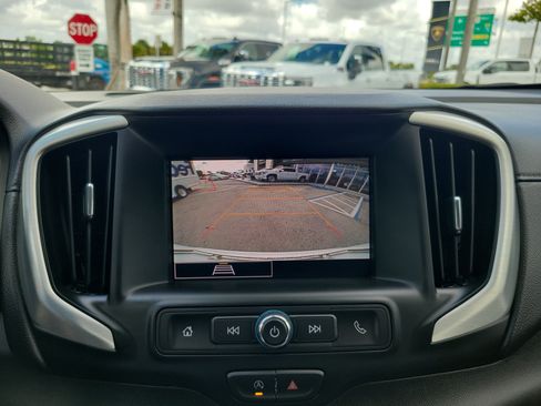 Used 2024 GMC Terrain SLE w/ Driver Convenience Package FWD image 10