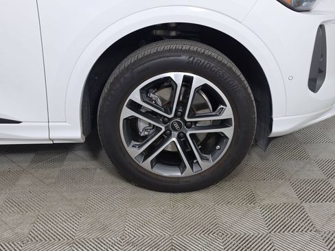 Certified 2025 Audi Q5 Premium w/ Convenience Package AWD/4WD image 10
