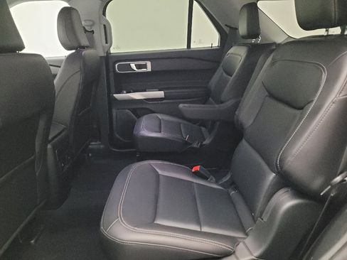 Used 2024 Ford Explorer XLT w/ Equipment Group 202A RWD image 18