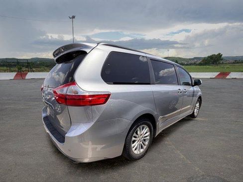 Used 2015 Toyota Sienna XLE w/ XLE Navigation Package FWD image 3